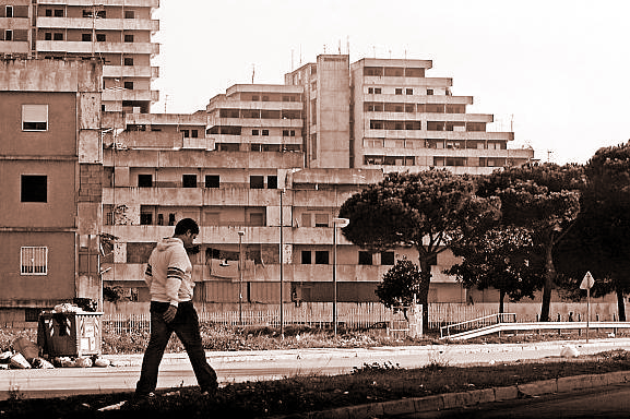 Niente “scarti” in città: «la periferia al centro»